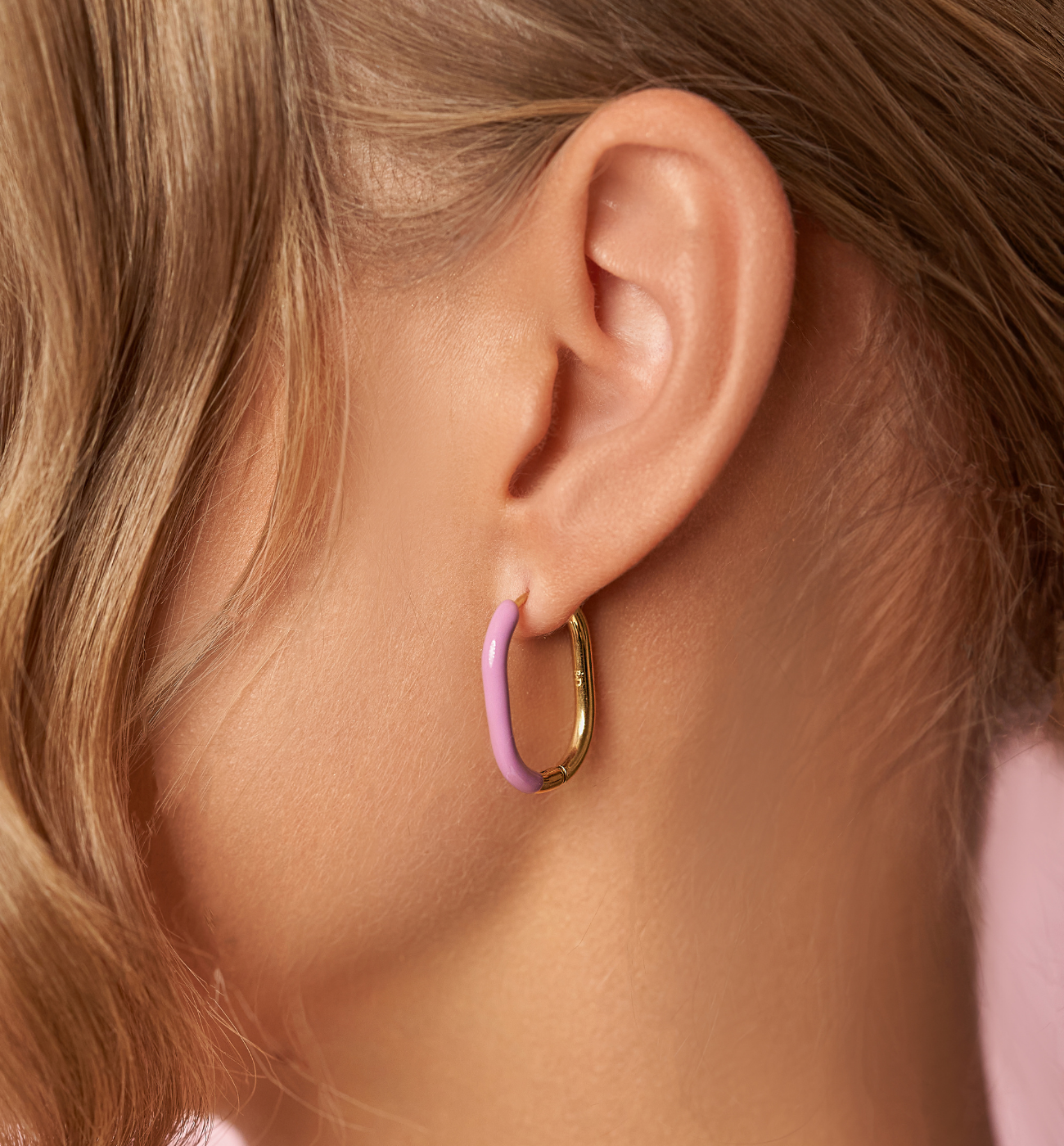 Kolczyki złote z wrzosową emalią owalne Enamel KSA0913