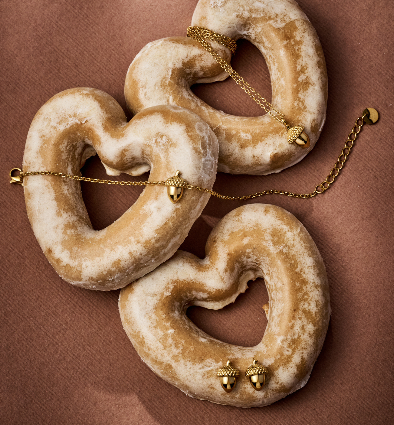 Zestaw świątecznej biżuterii ze złotymi żołędziami ZN0057 - By Dziubeka