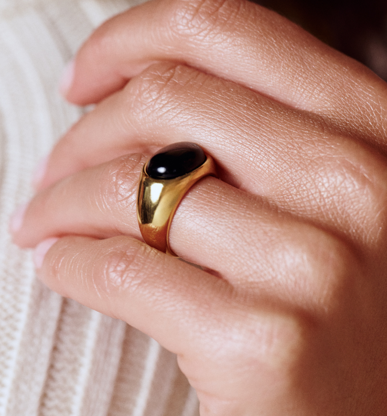 Pierścionek złoty z czarnym agatem - By Dziubeka