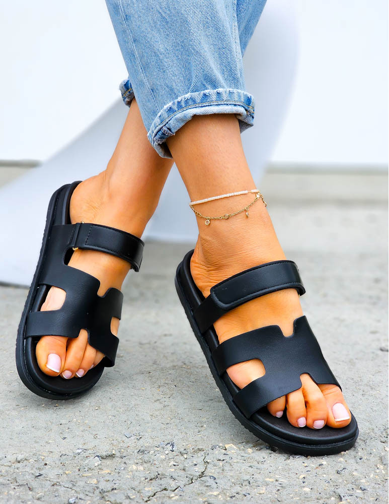 Profilowane Klapki Na Grubej Podeszwie Herves Czarne