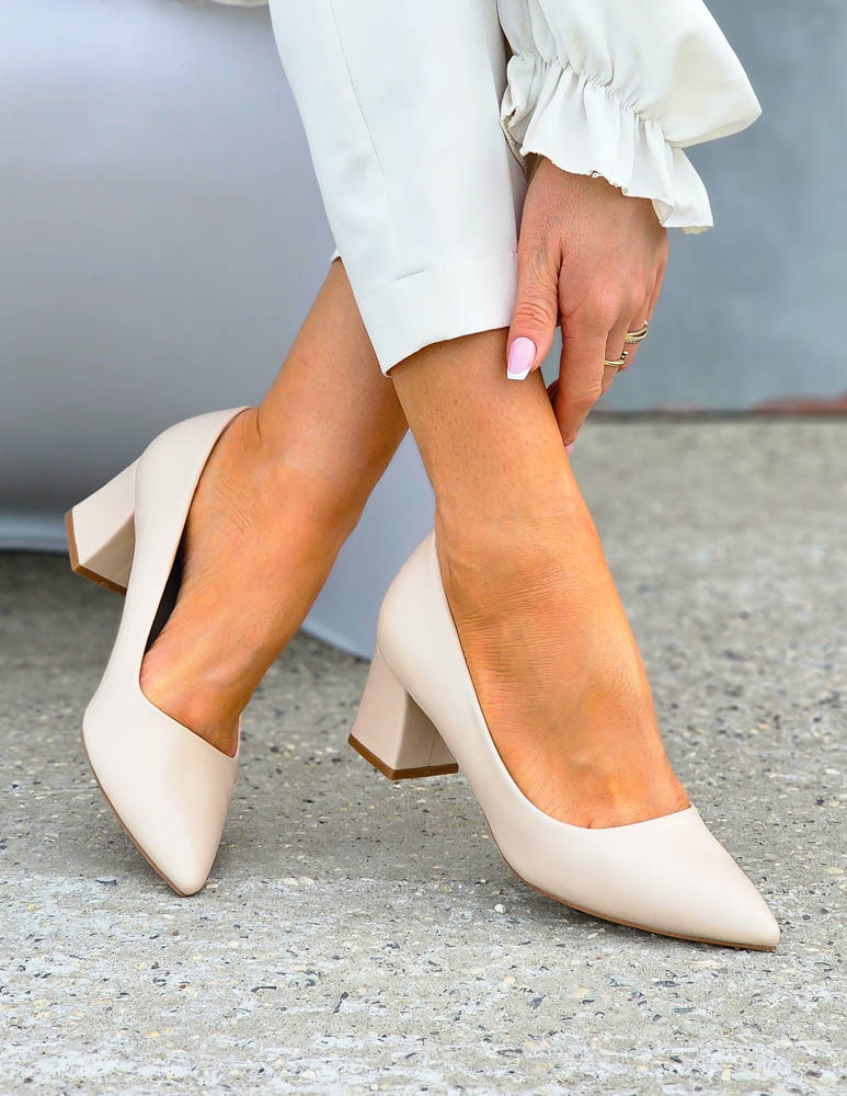 Beżowe Skórzane Czółenka Damskie Na Niskim Obcasie Visit