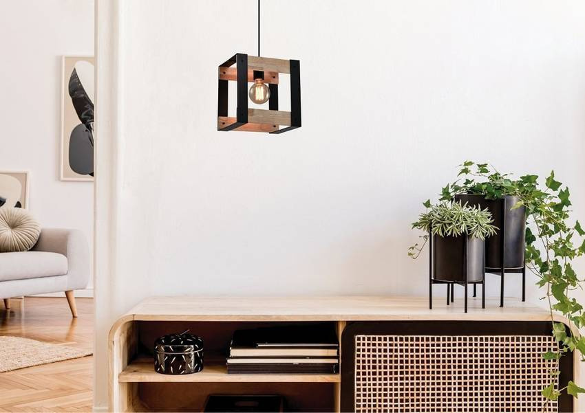 Czarna lampa wisząca metalowa z drewnem do salonu VARNA E27