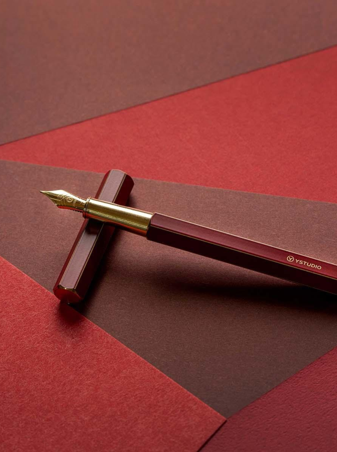 Classic Revolve — pióro wieczne, czerwone — stalówka F YSTUDIO