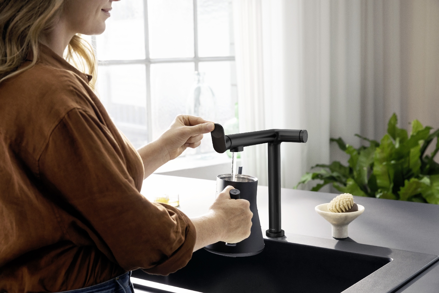 Hansgrohe Aqittura M91 FilterSystem bateria kuchenna stojąca z filtrem czarny mat 76802670