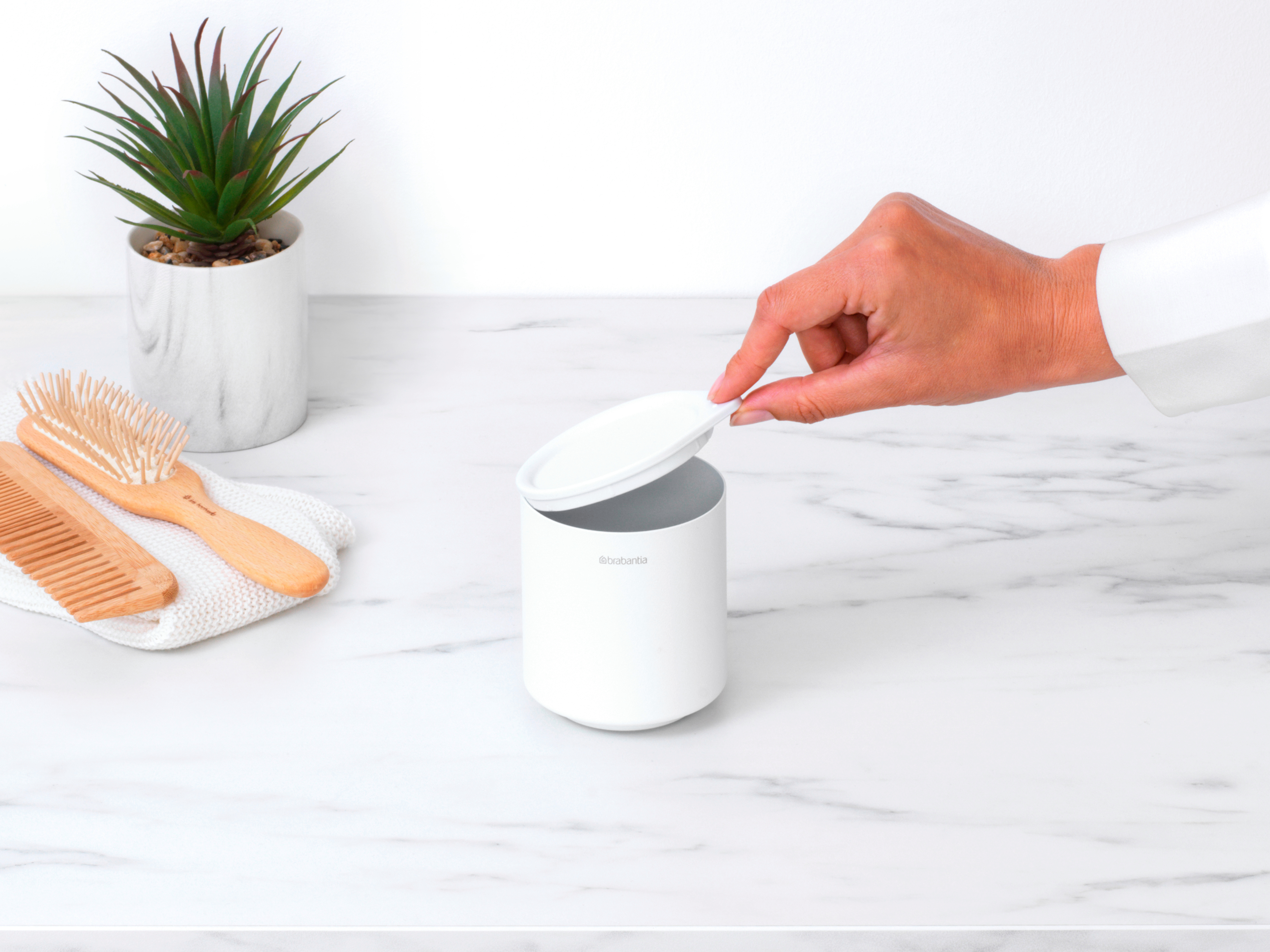 Brabantia MindSet pojemnik łazienkowy biały 303302