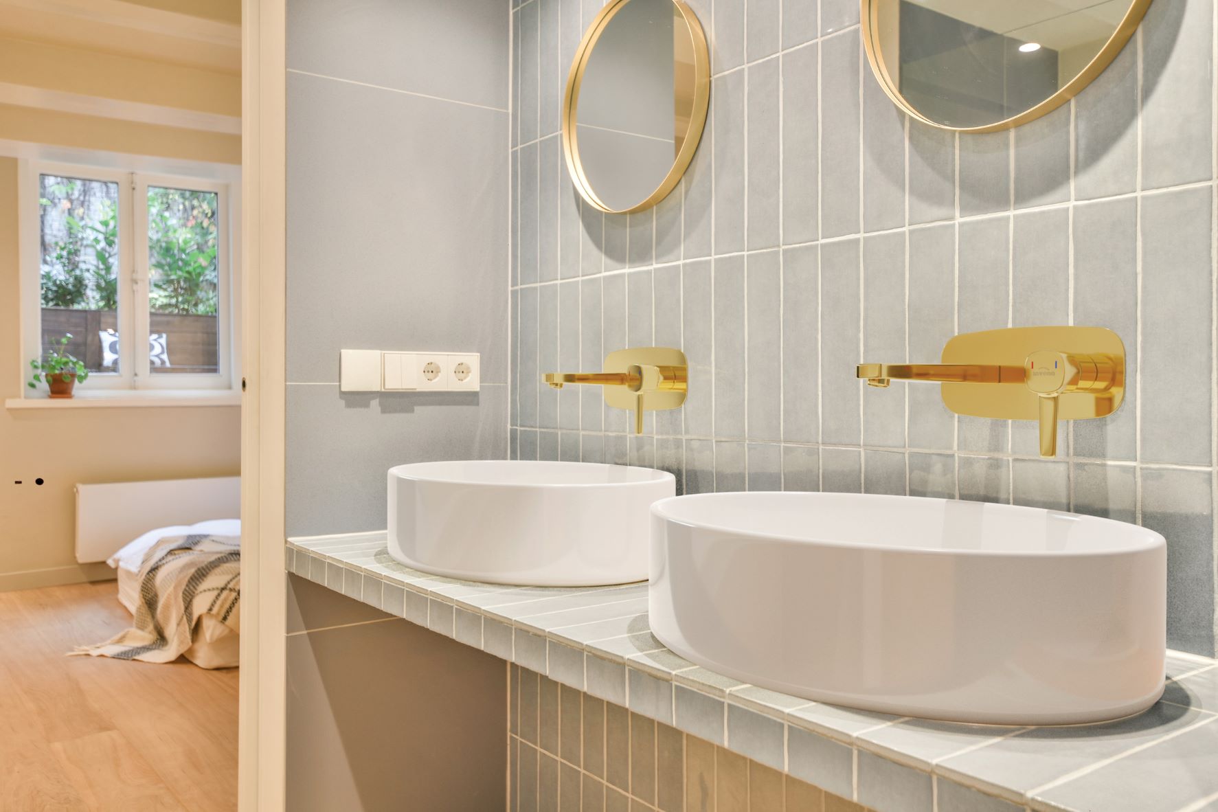 Invena Glamour Trend bateria umywalkowa podtynkowa złota BP-02-U09