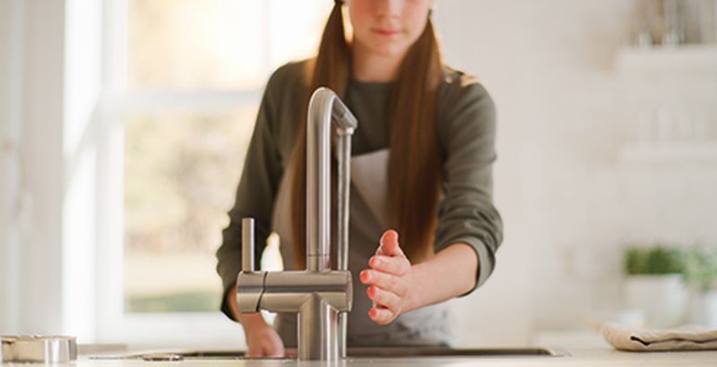 Franke Atlas Neo Sensor bateria kuchenna stojąca z wyciągana wylewką stalowa 115.0625.523