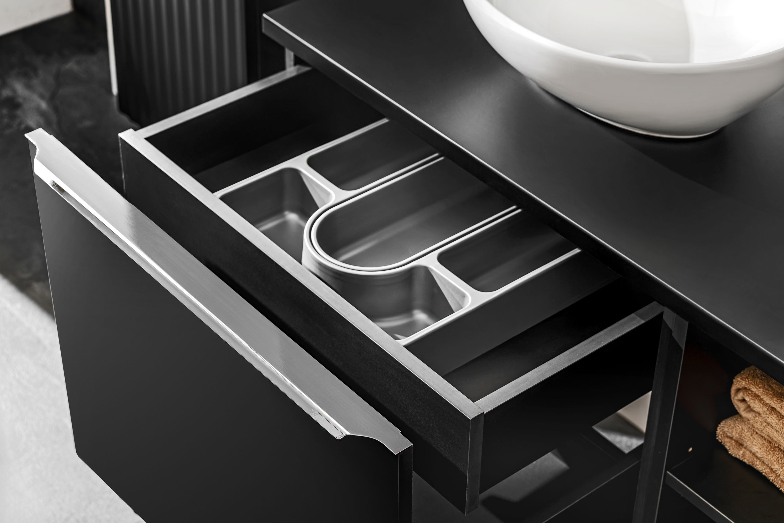 Comad Santa Fe Black szafka 60x46x45,6 cm podumywalkowa wisząca czarna SANTA FE BLACK 82-60-B-2S