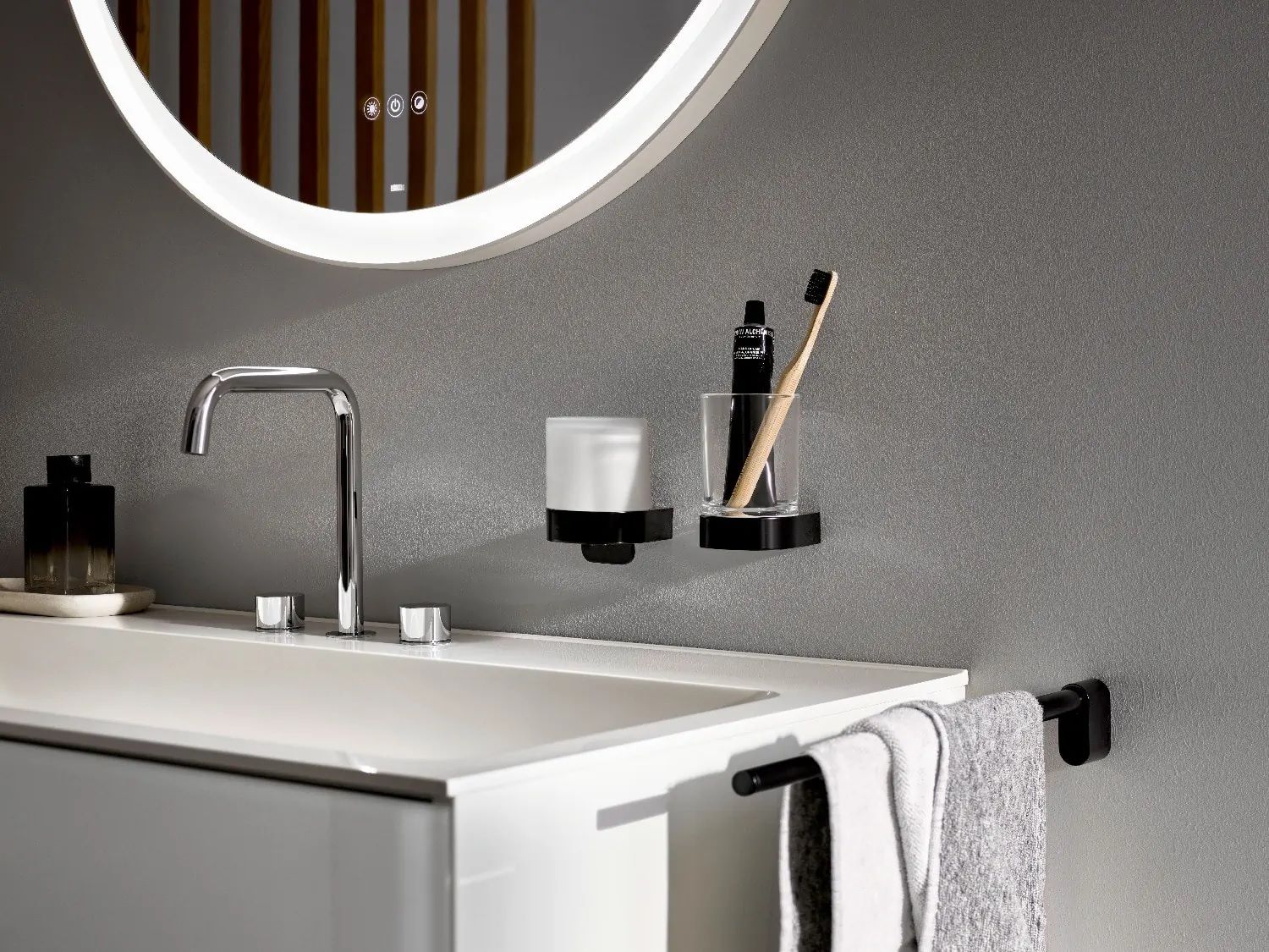 Emco Flow kubek z uchwytem szkło/czarny 272013300