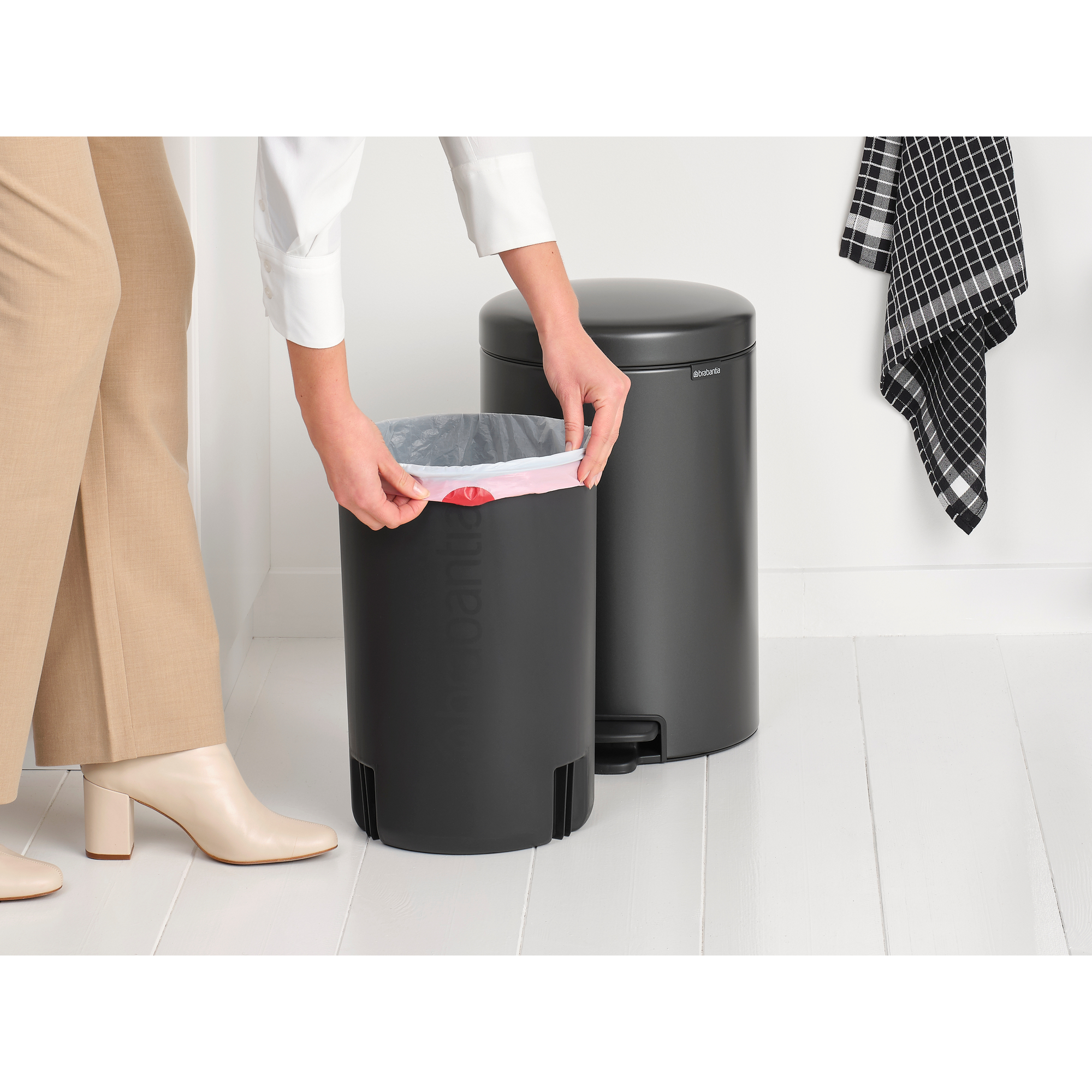 Brabantia NewIcon kosz na śmieci 20 l czarny 233500
