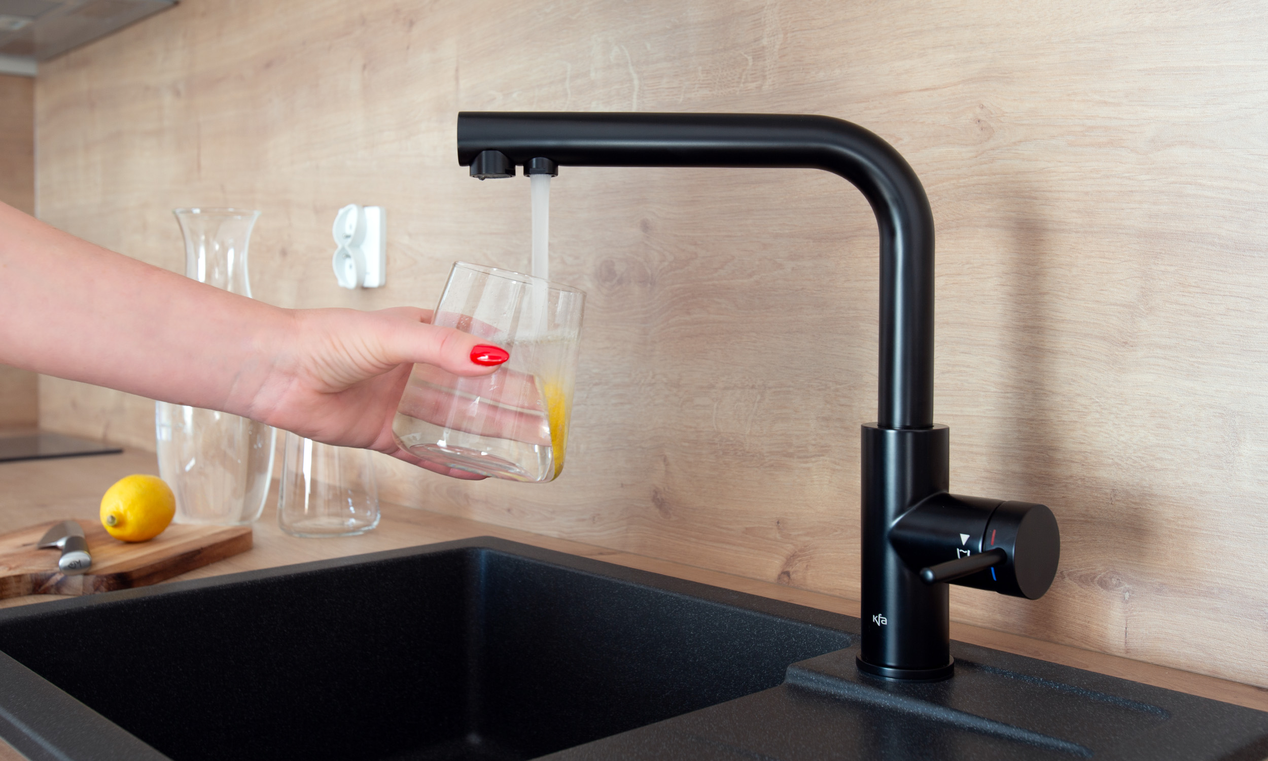 KFA Armatura Duero bateria kuchenna stojąca z filtrem Blue czarny mat 6623-913-81