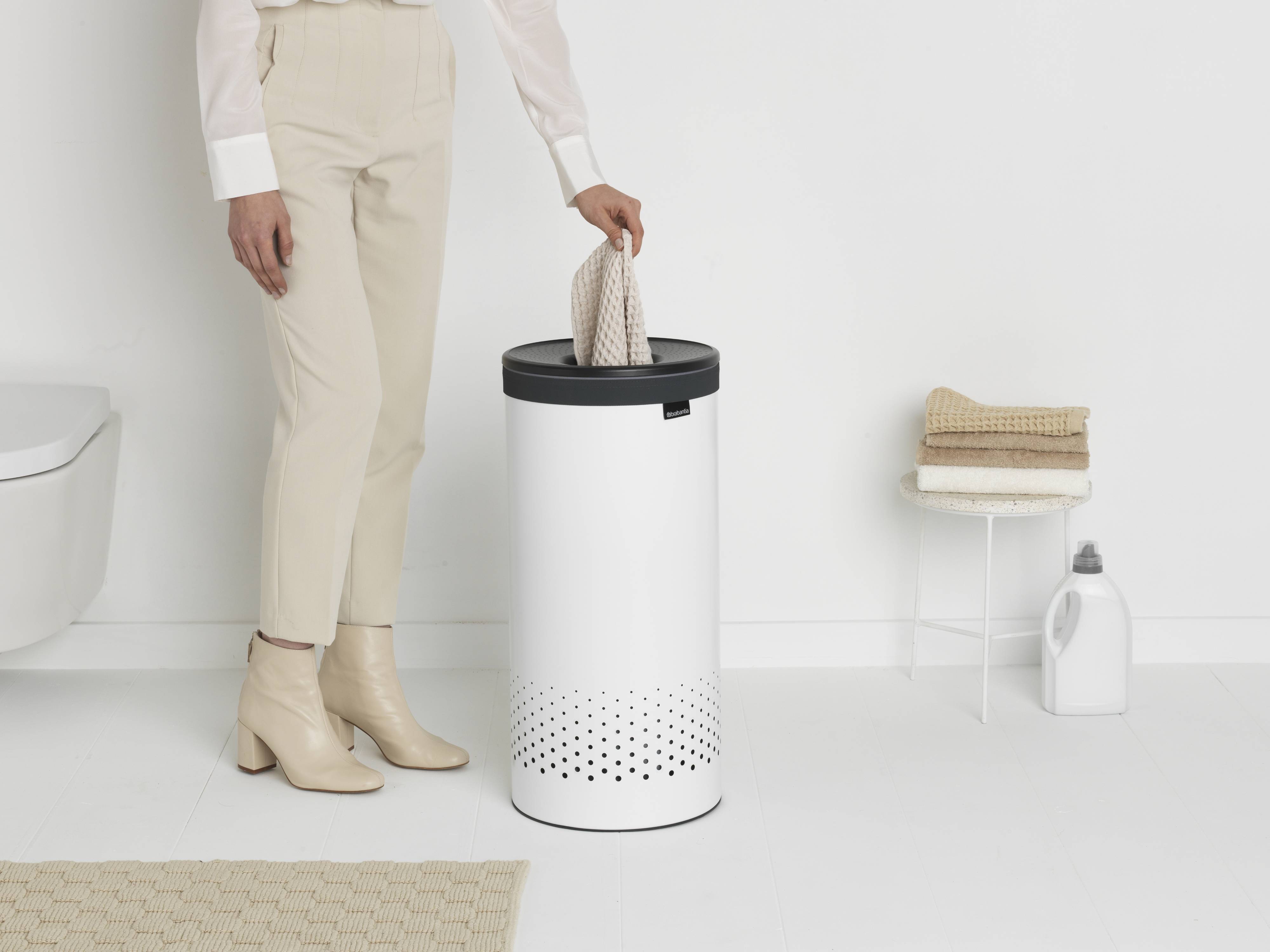 Brabantia kosz na bieliznę 35 l z pokrywą biały 304866