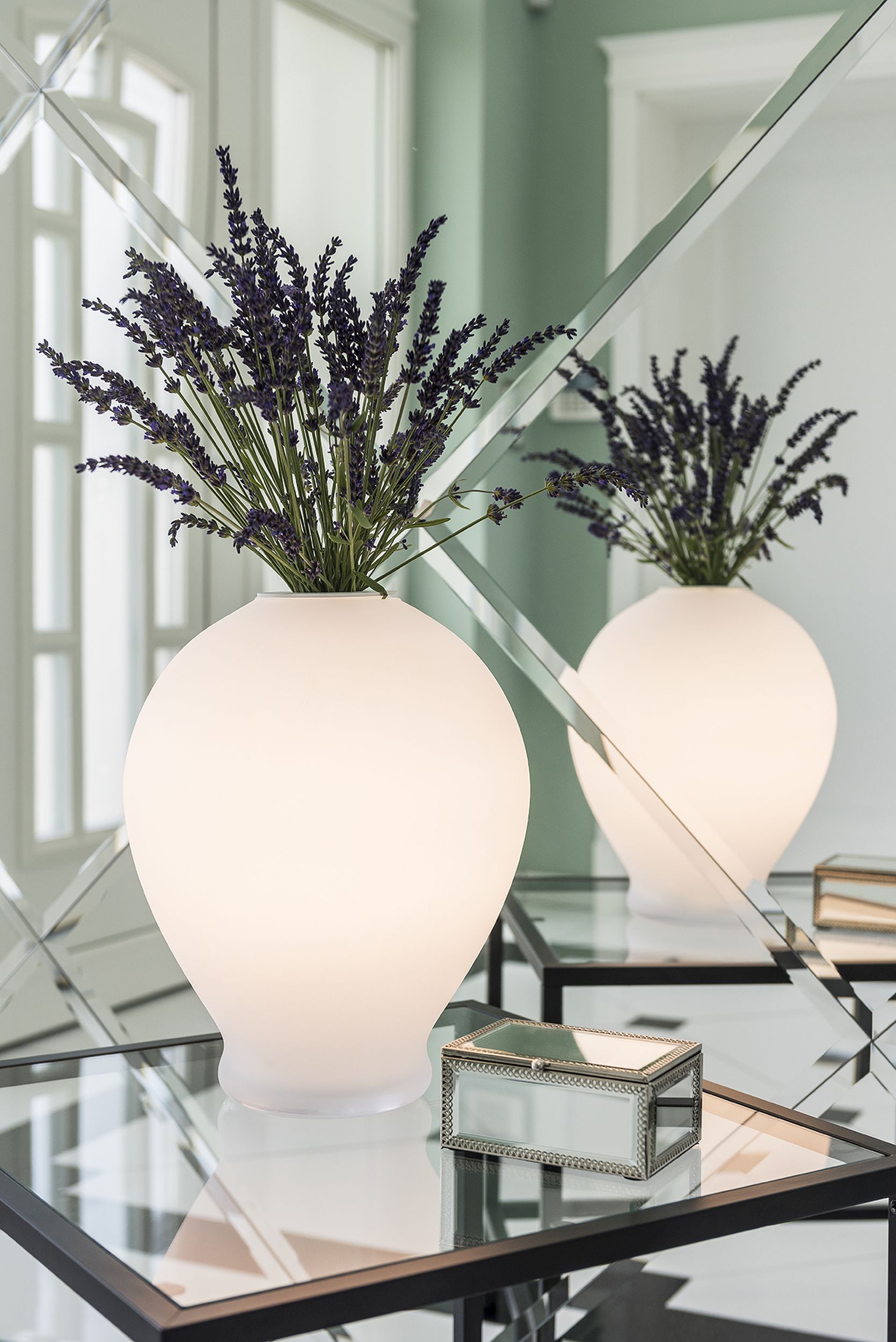 Argon Amarylis lampa stołowa 1x15W wazon opal mat 4095