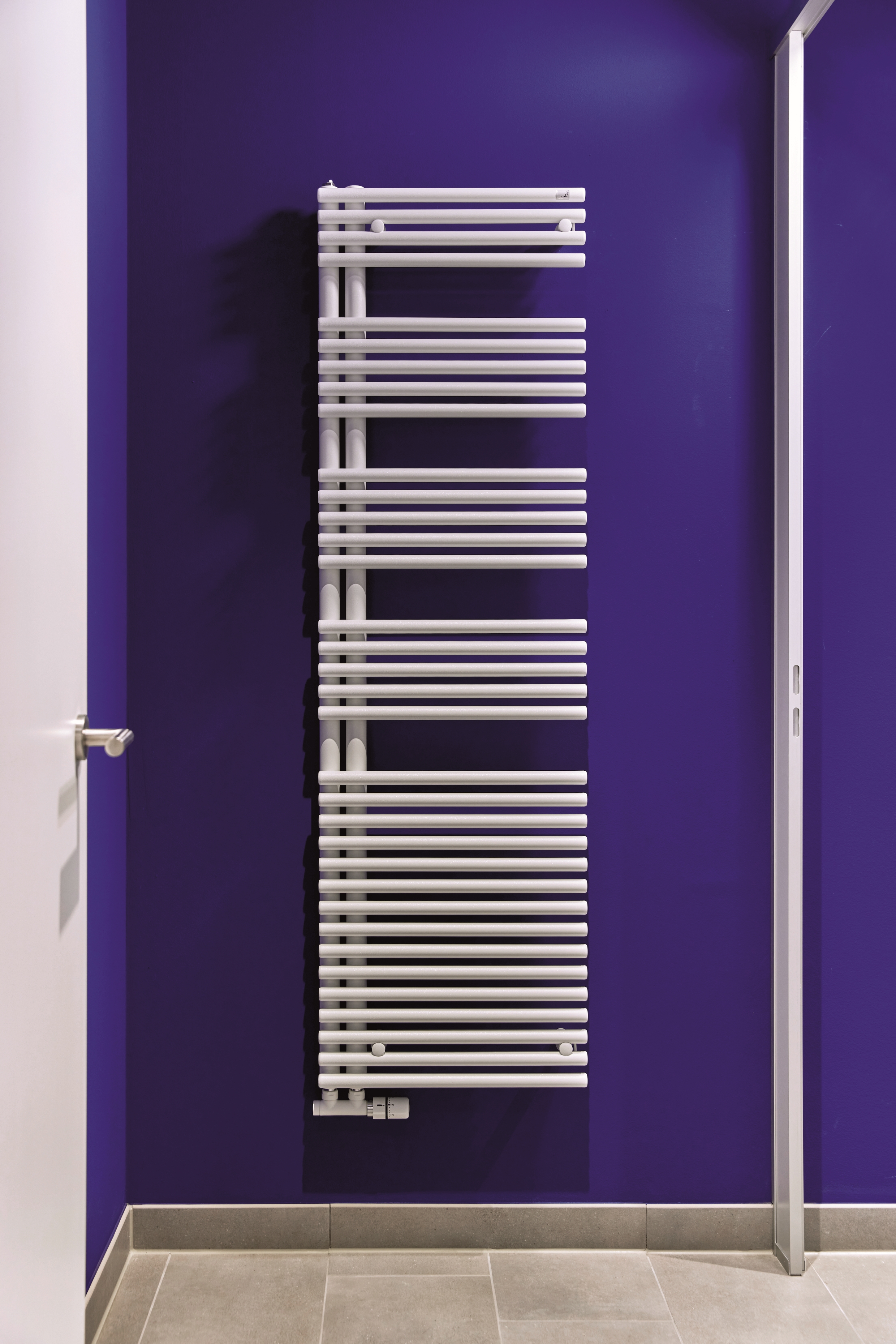 Zehnder Forma Asym grzejnik łazienkowy 116,1x49,6 cm biały LFAL-120-050-05