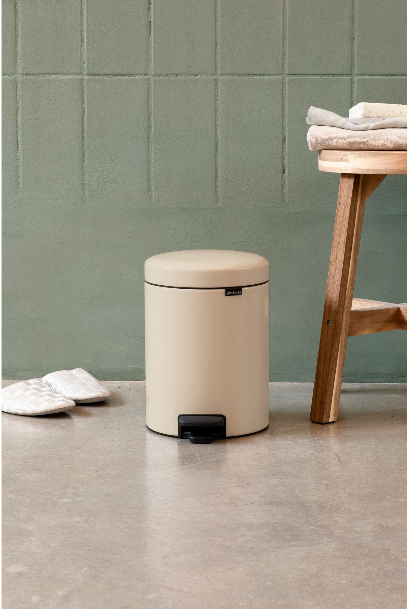 Brabantia NewIcon kosz na śmieci 3 l pedałowy beżowy/czarny 149887