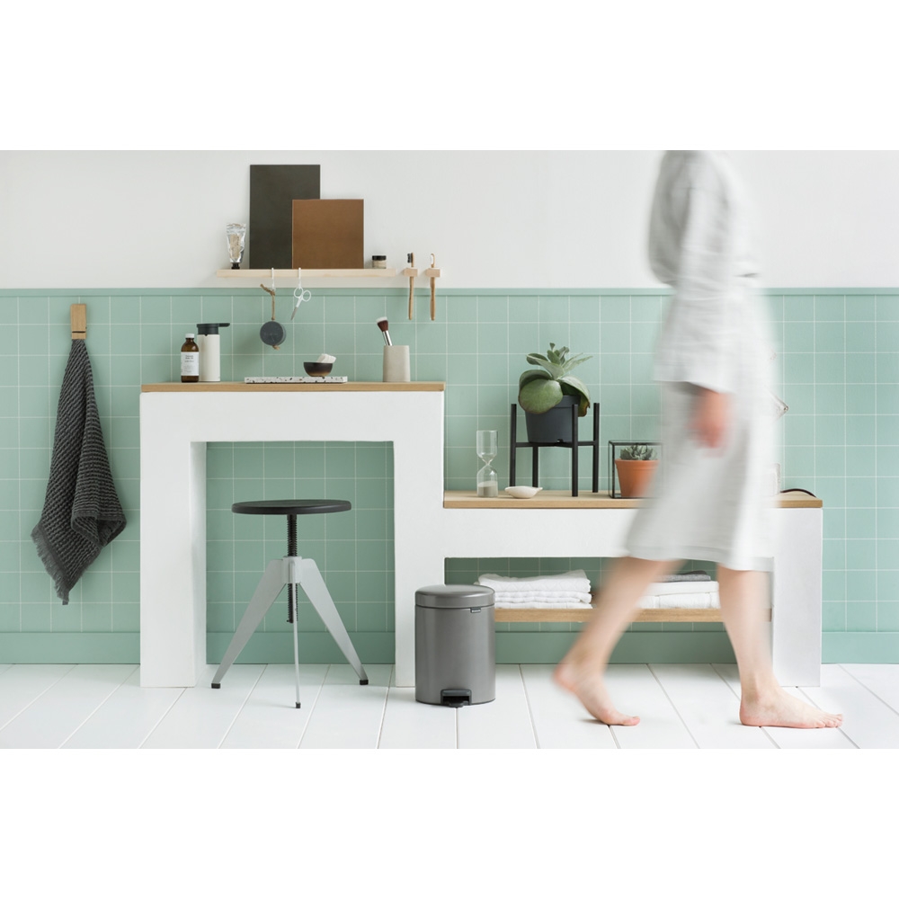 Brabantia NewIcon kosz na śmieci 5 l pedałowy grafit 112683