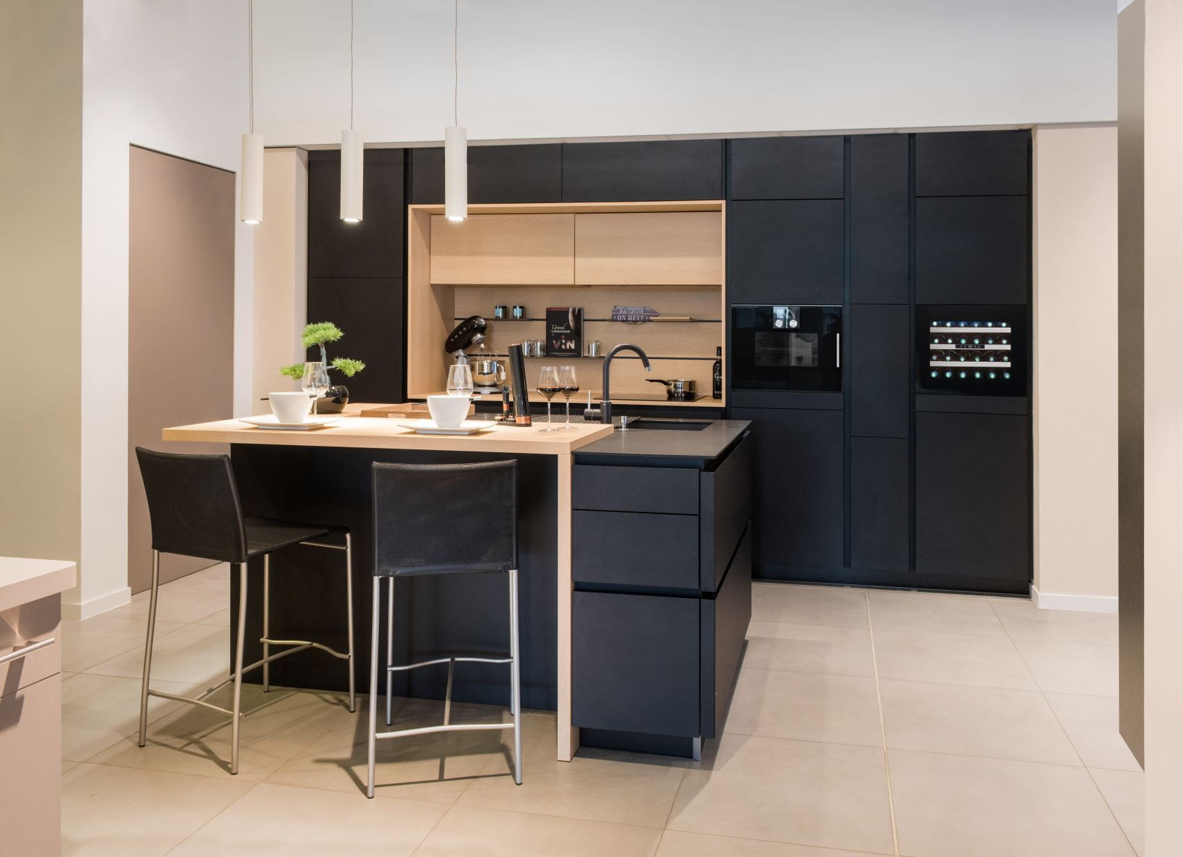 Avintage chłodziarka do wina 24 butelek do zabudowy AVI24PREMIUM