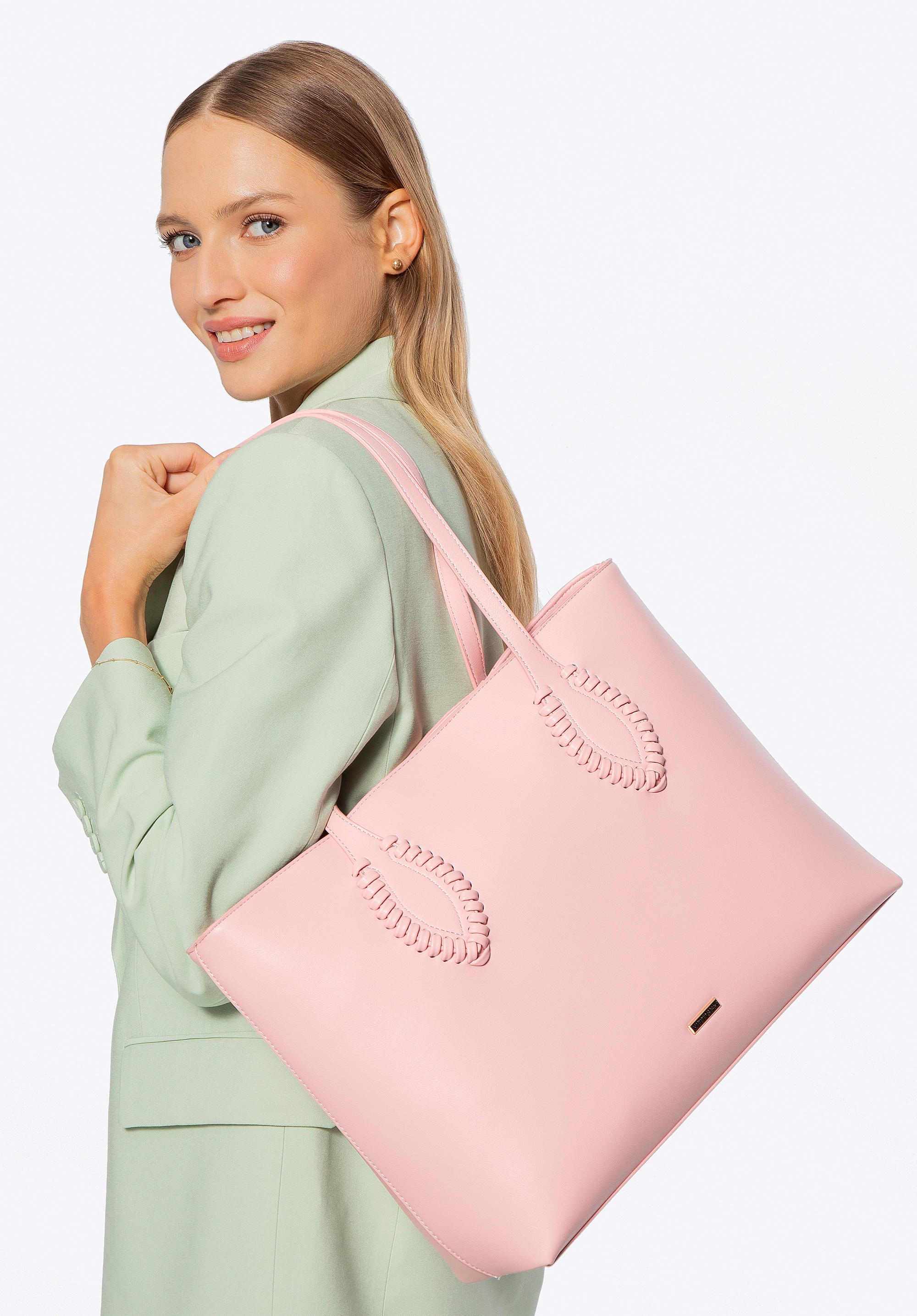 Damska shopperka ze skóry ekologicznej z plecionymi akcentami różowa