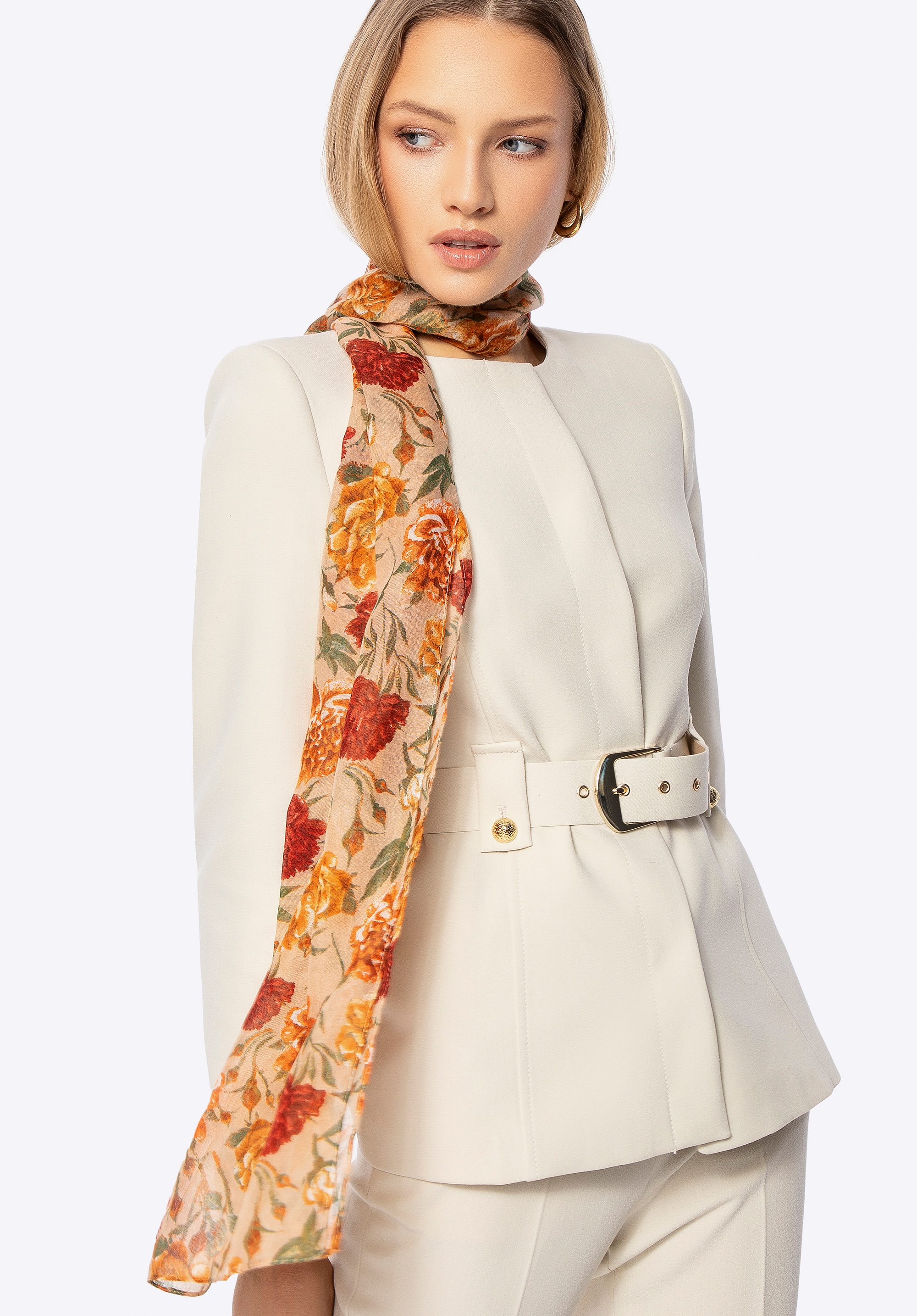 Cienki szal damski w kwiaty beżowo - pomarańczowy