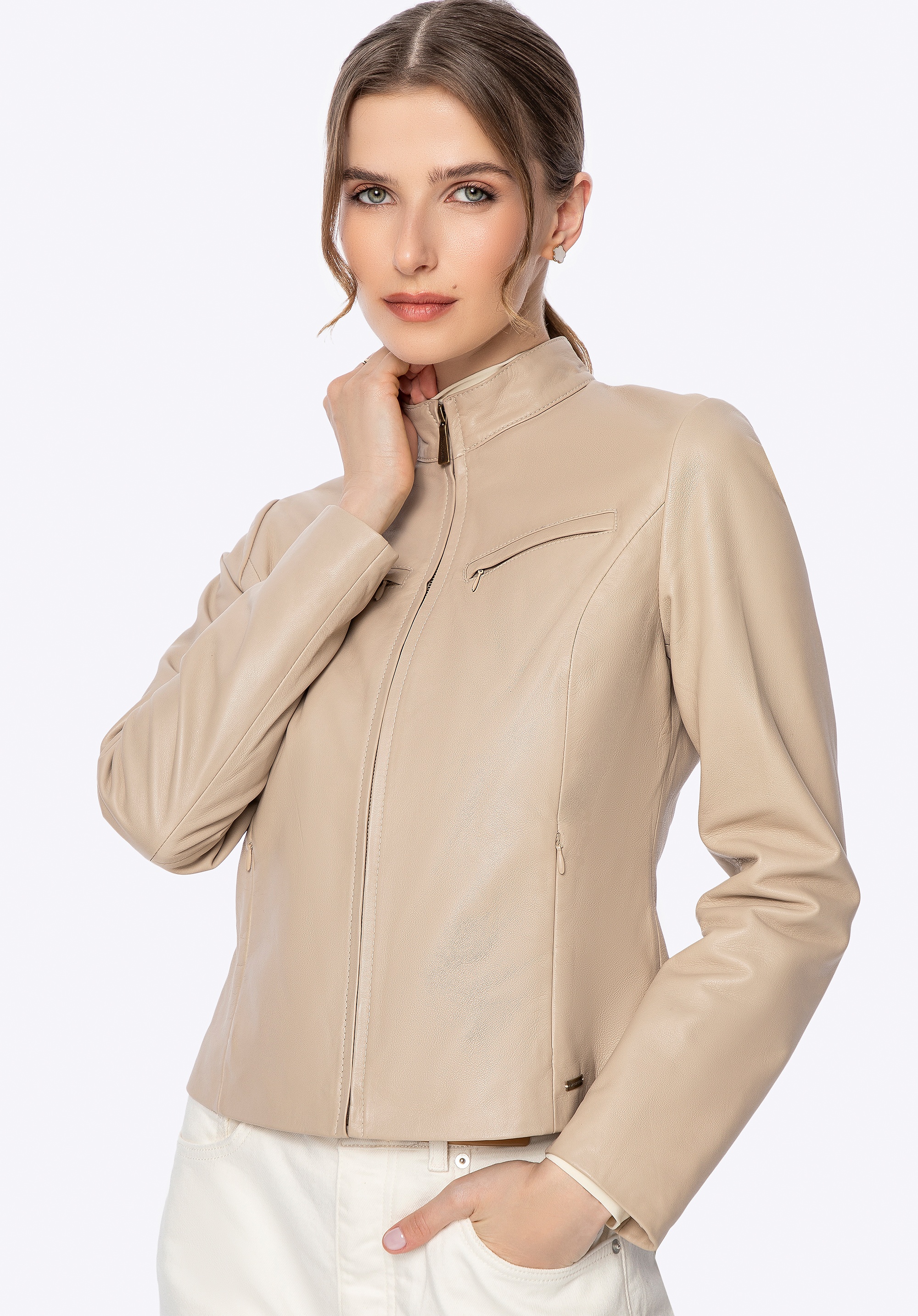 Damska kurtka skórzana z wieloma kieszeniami kremowa