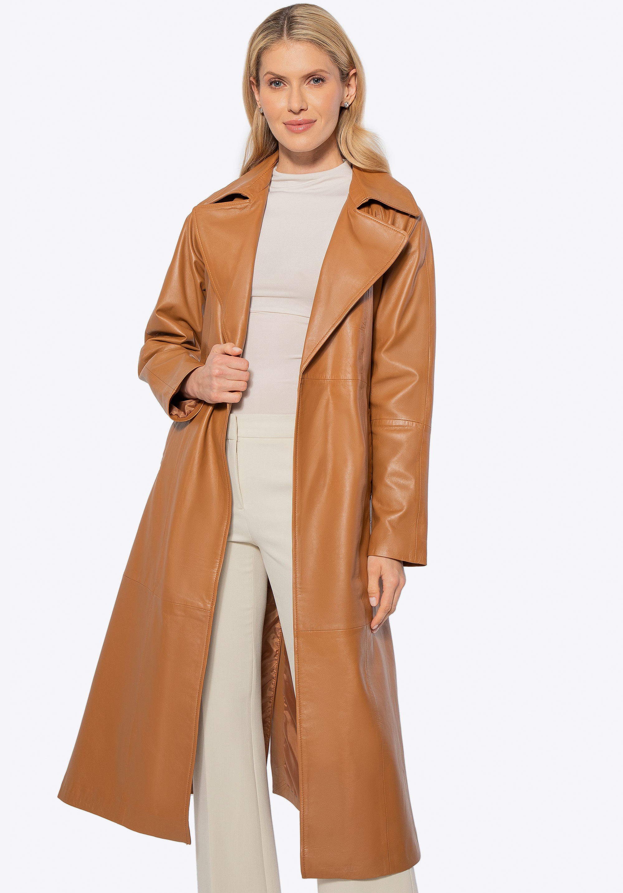 Skórzany damski płaszcz z paskiem karmelowy