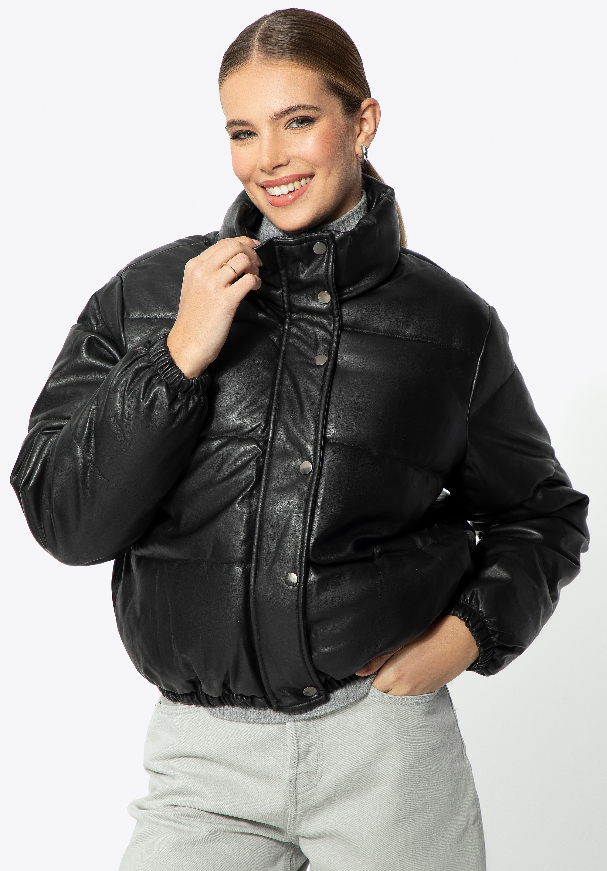 Damska kurtka typu puffer z ekoskóry czarna