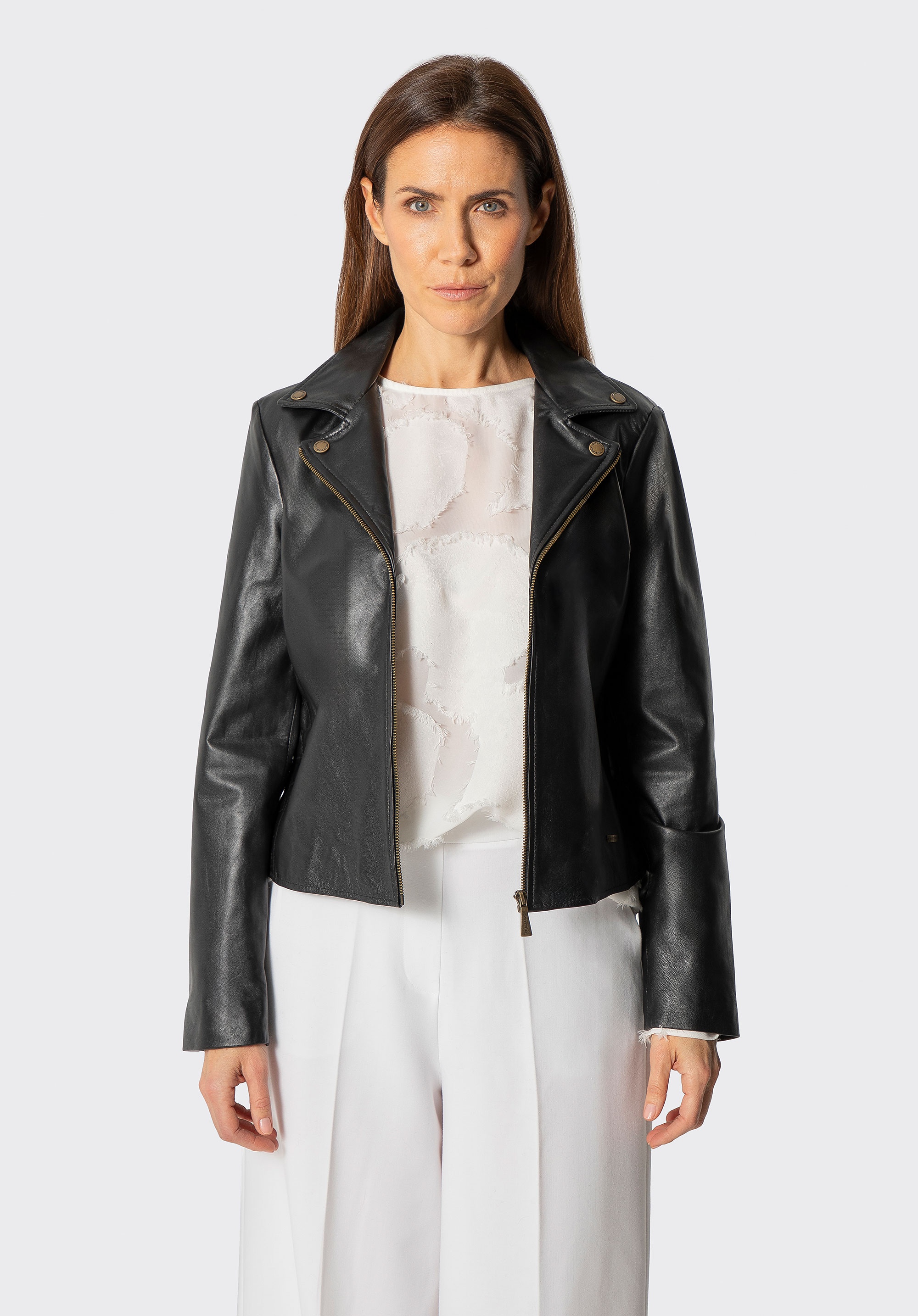 Skórzana kurtka z przeszyciami czarna