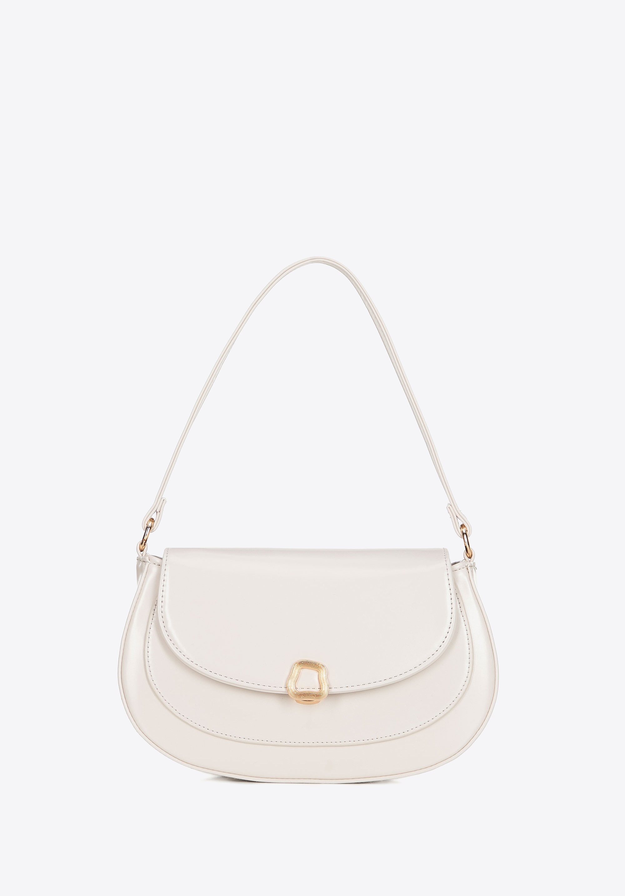 Półokrągła listonoszka z imitacji skóry z dekoracyjnym zapięciem kremowa