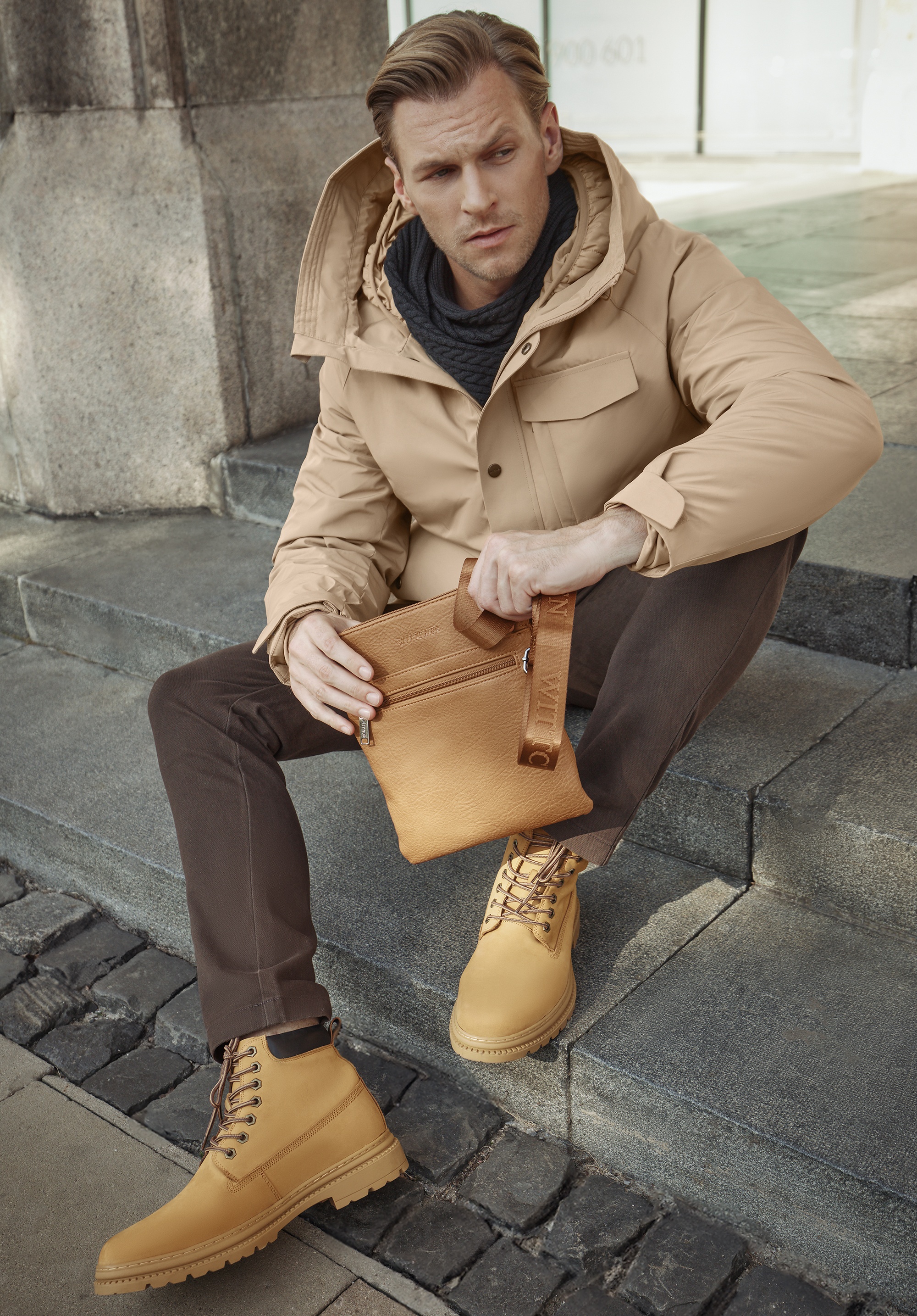 Mała listonoszka z imitacji skóry brązowa