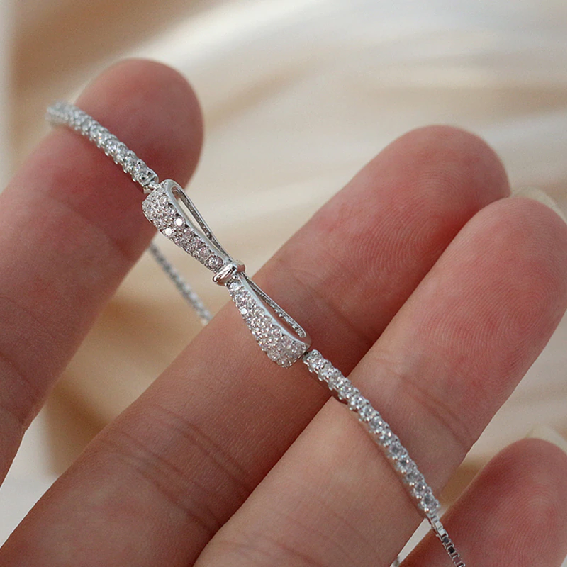 Srebrna bransoletka z kokardką