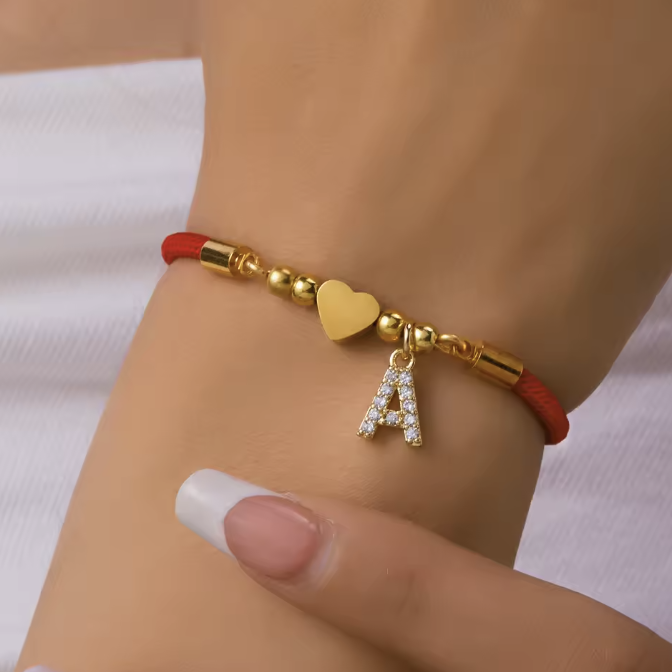 Czerwona bransoletka z serduszkiem i literką 197