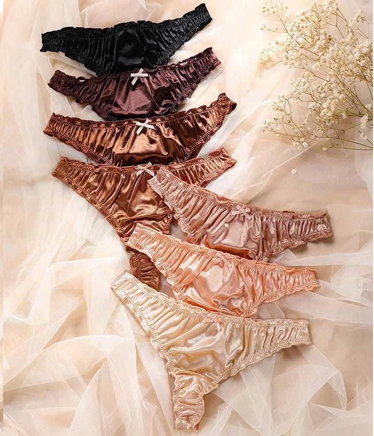 Satynowe stringi damskie