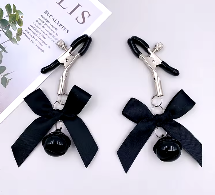 Zaciski na sutki z ozdobnymi kokardkami BDSM (2 sztuki) 058