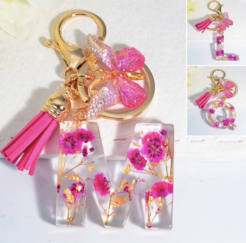 Brelok Literka z zatopionymi kwiatkami 001