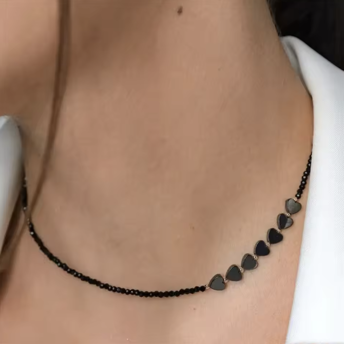 Naszyjnik z czarnymi serduszkami 215