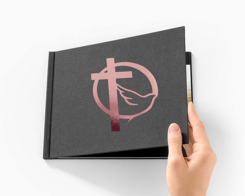 Napis Emblemat na ksiegę gości album do zdjęć gołąb i krzyż różowe złoto, dekoracja na Komunię Świętą Chrzest Święty