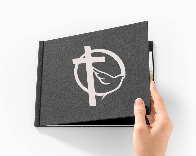 Napis Emblemat na ksiegę gości album do zdjęć gołąb i krzyż biały, dekoracja na Komunię Świętą Chrzest Święty