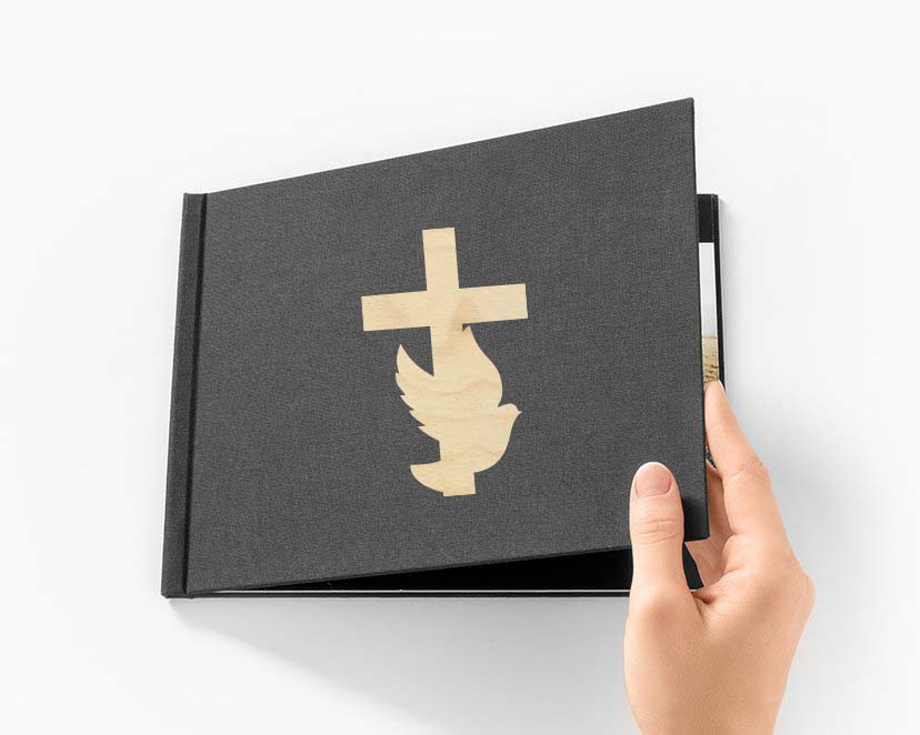 Napis Emblemat na ksiegę gości album do zdjęć gołąb i krzyż drewniany, dekoracja na Komunię Świętą Chrzest Święty