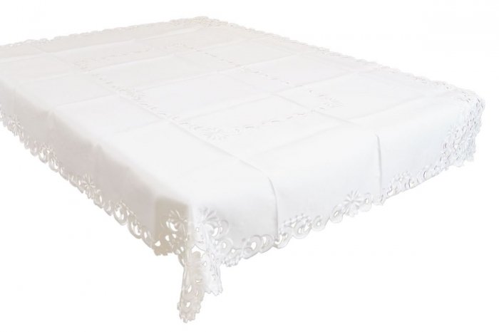 Obrus haftowany rozmiar 140x180 wzór kremowy (213)