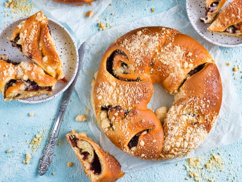 Wianek Śliwkowy 400 g - Piekarnie Cukiernie Putka