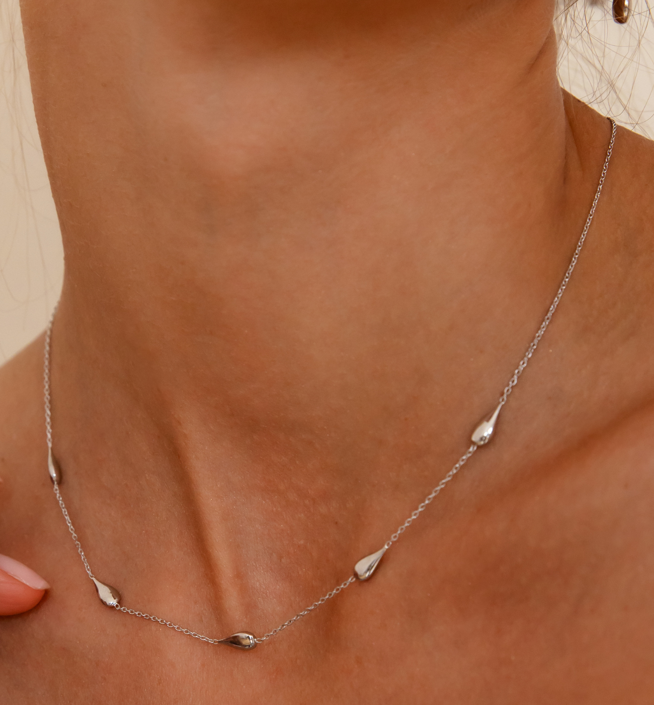 Naszyjnik z kroplami srebrny NGG0023