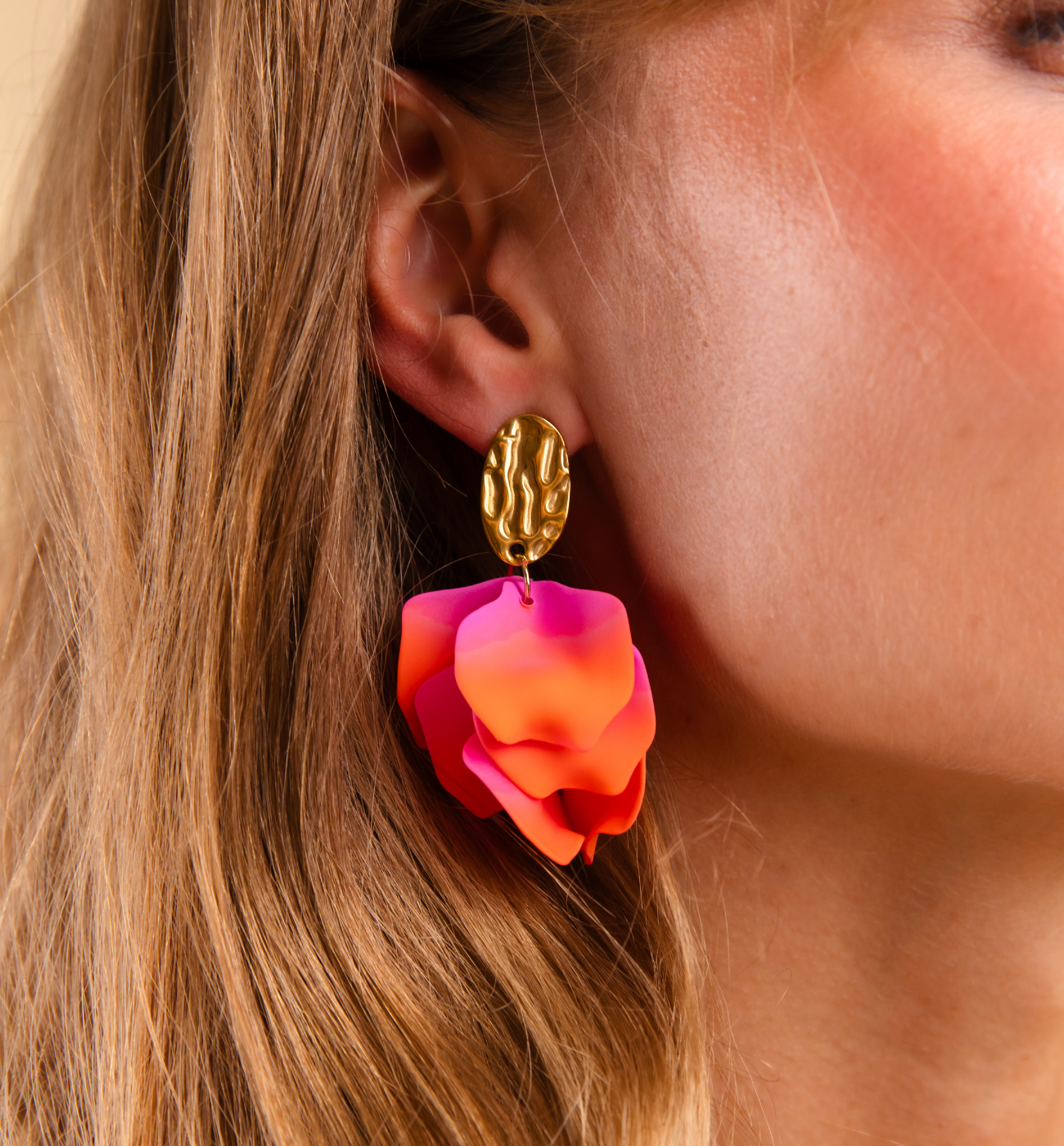 Kolczyki różowo- pomarańczowe z płatkami KFF0379 - By Dziubeka