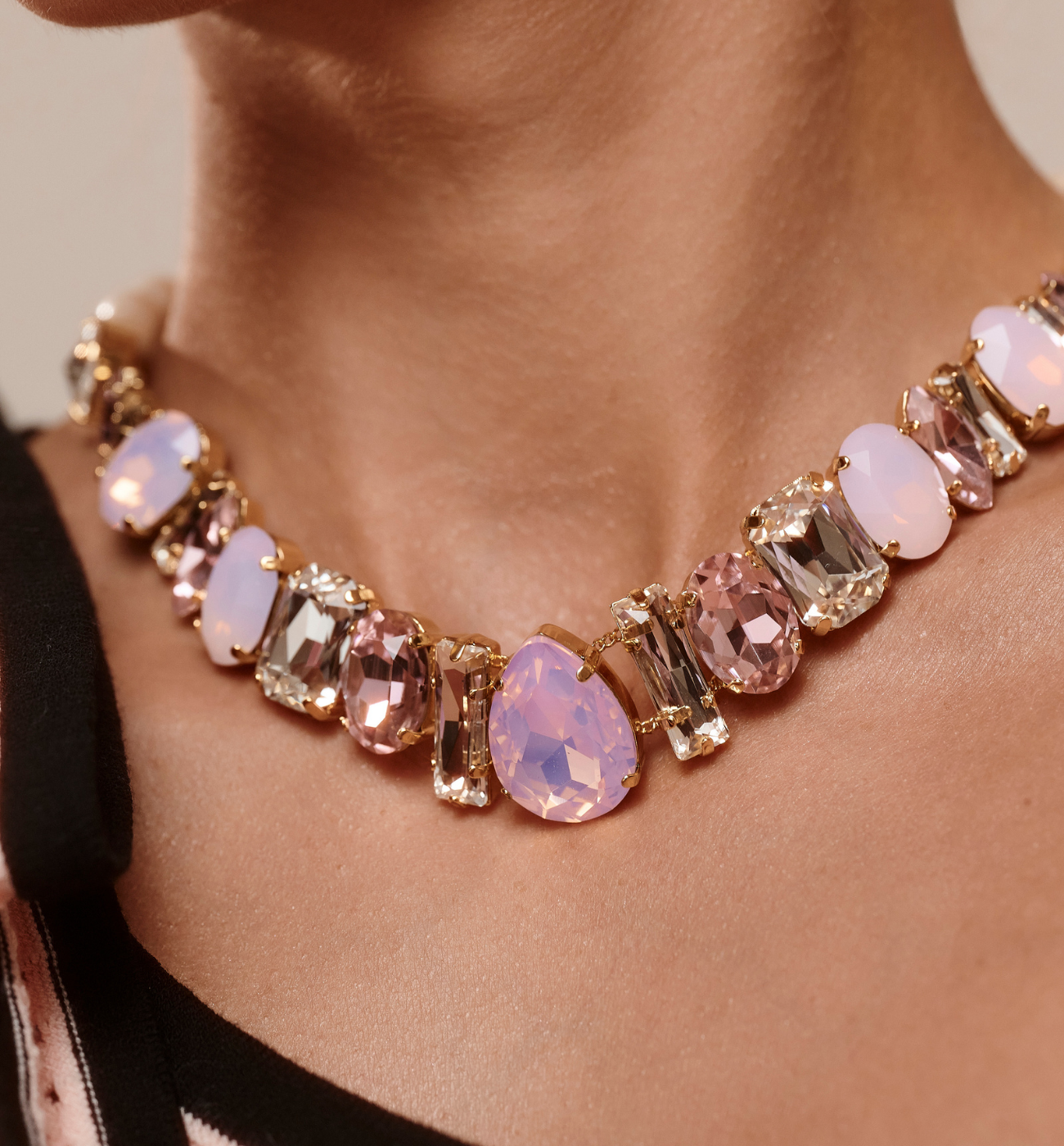 Naszyjnik z perłami i różowymi kryształami - By Dziubeka