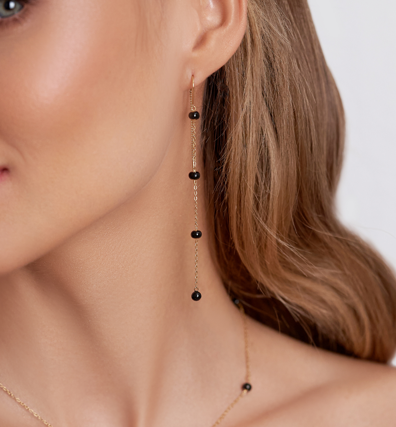 Kolczyki z kuleczkami z czarną emalią Chillin - By Dziubeka