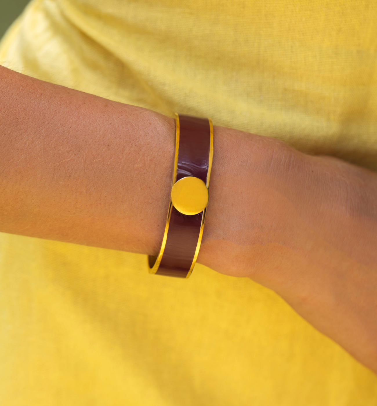 Bransoletka obręcz z brązową emalią - By Dziubeka