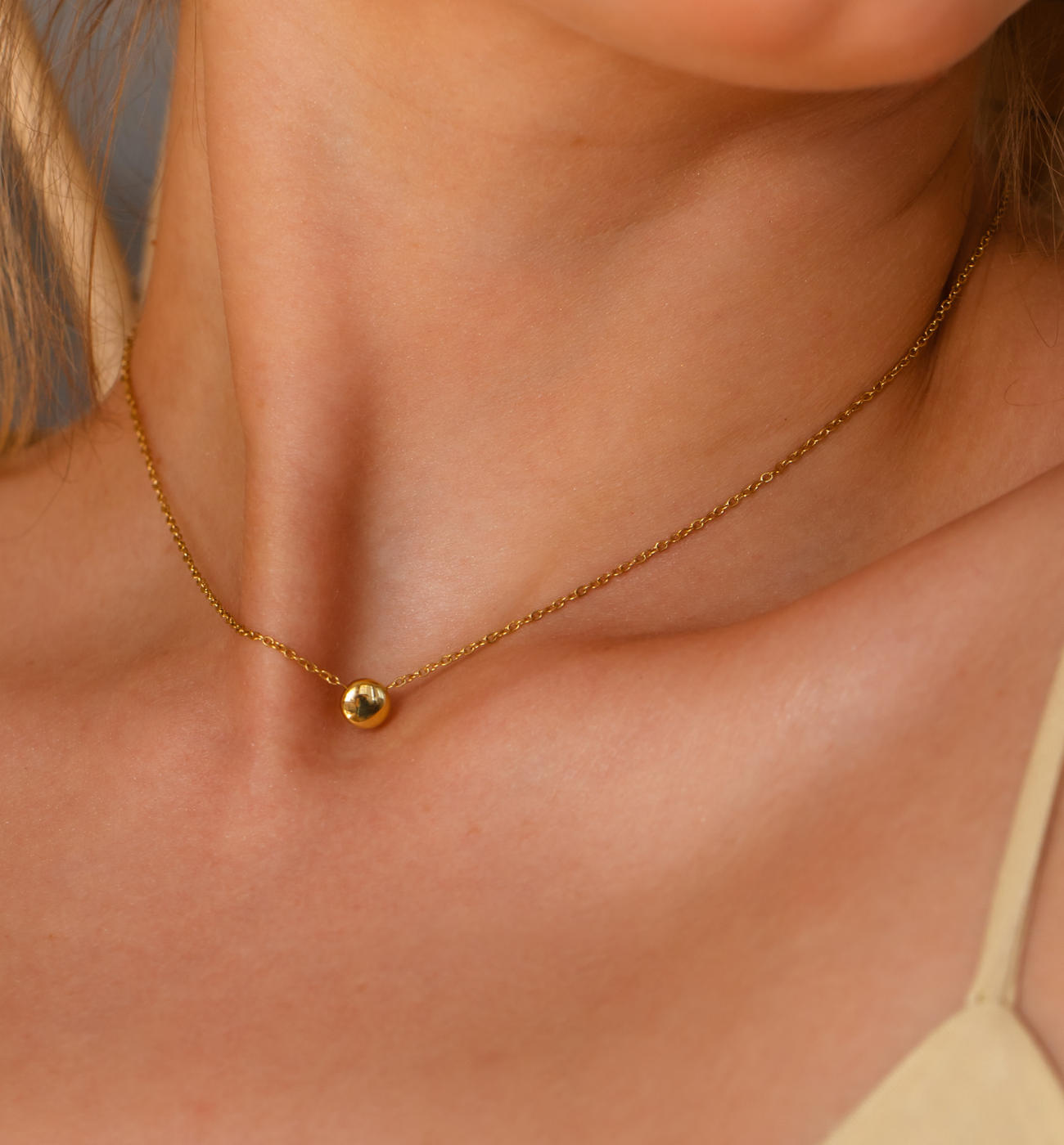 Naszyjnik z okrągłym elementem złoty NSA1471