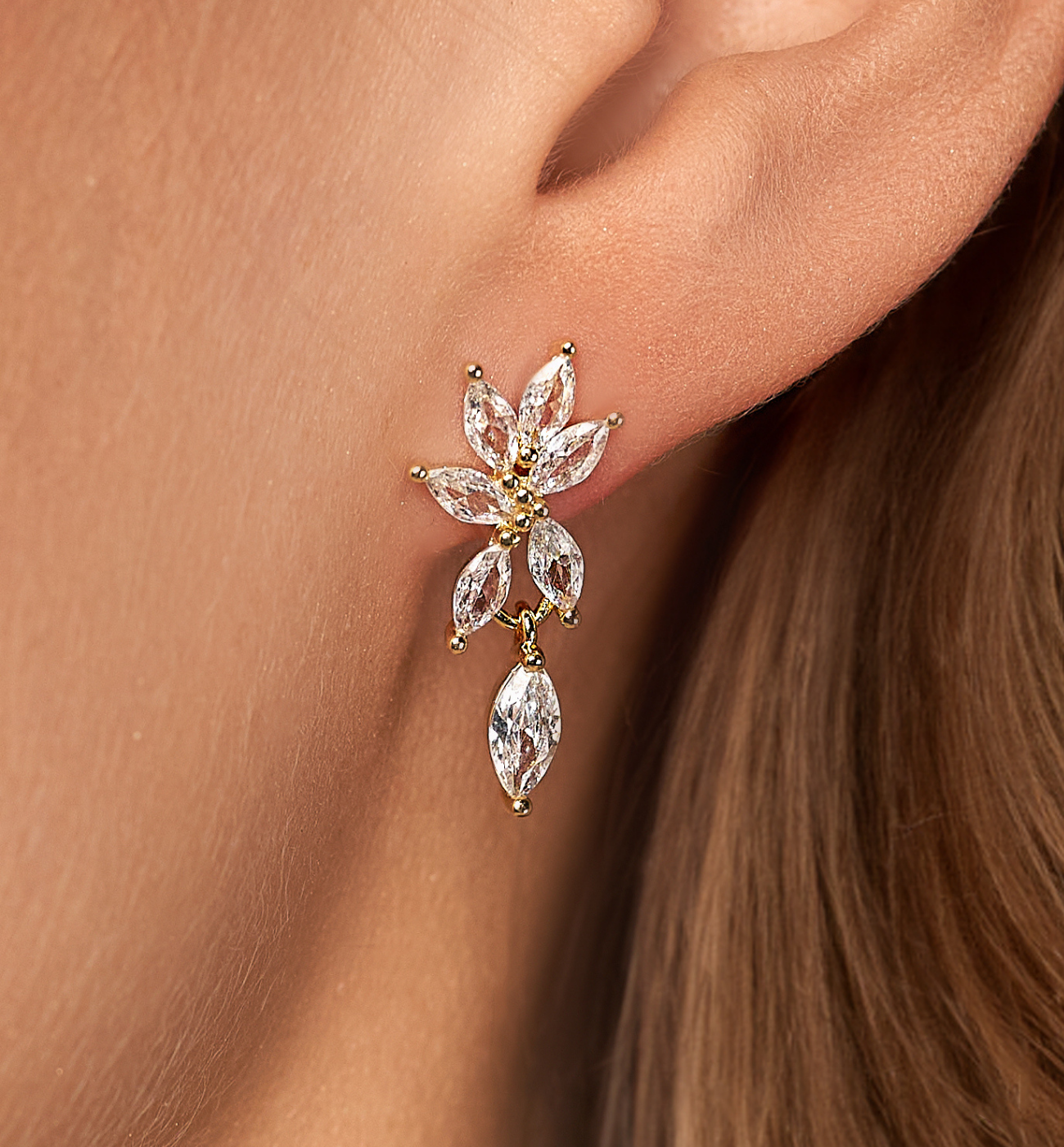 Kolczyki kryształowe łezki złote Kentwood - By Dziubeka