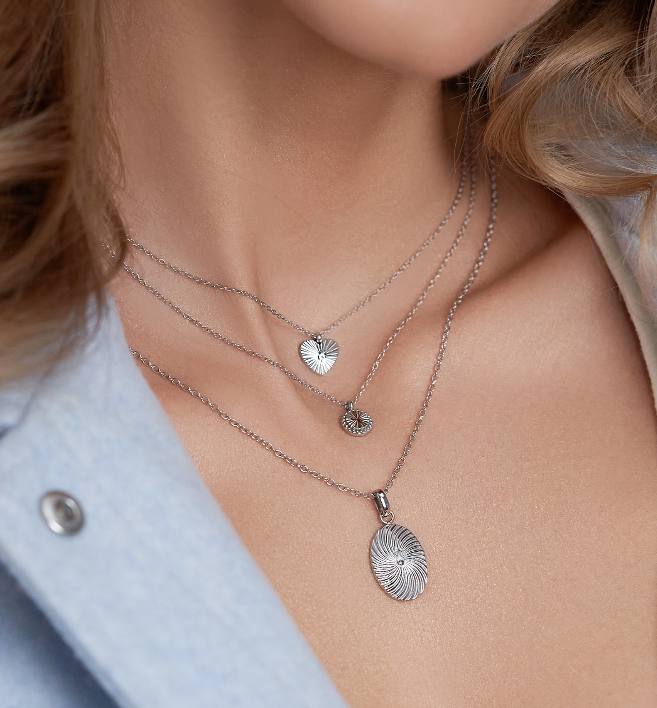 Naszyjnik srebrny z owalną zawieszką karbowaną Lille - By Dziubeka