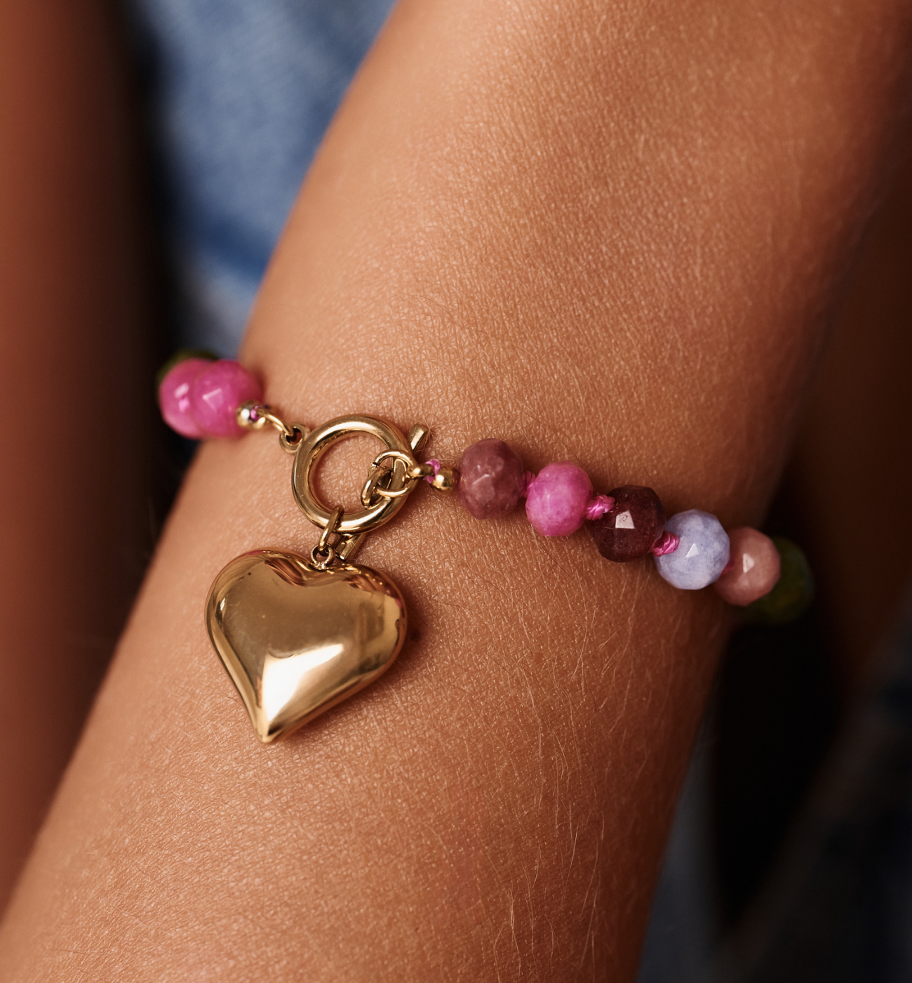 Bransoletka z kolorowymi jadeitami i sercem - By Dziubeka
