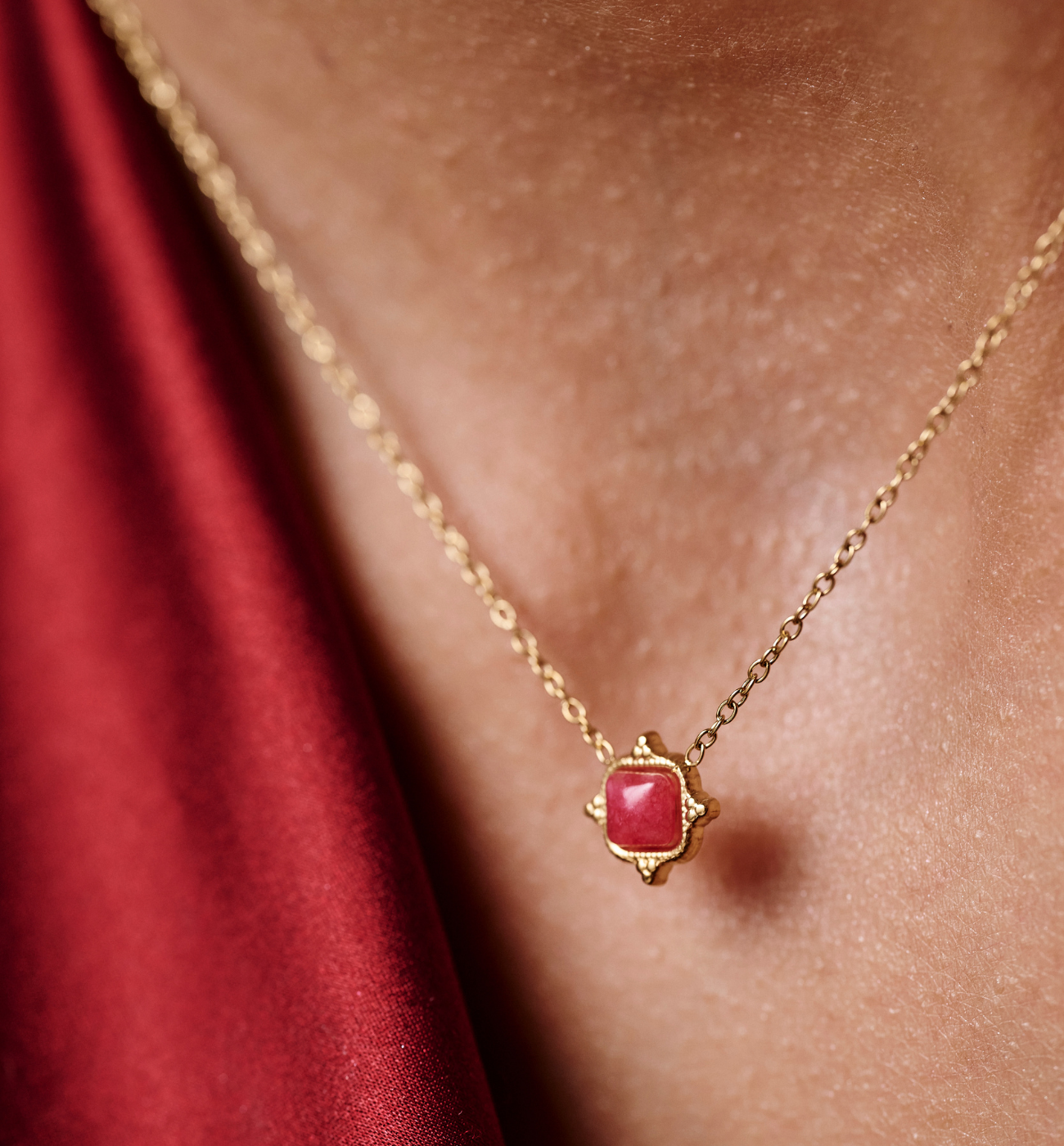 Naszyjnik delikatny złoty z jadeitem NEA0027